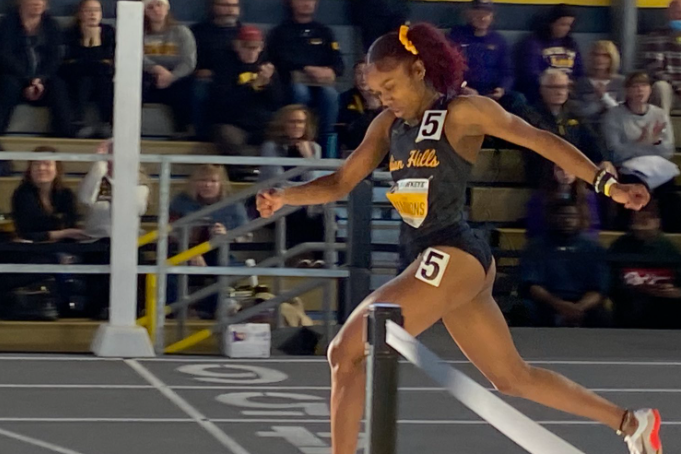 SIMMONS, HADLEY STAND OUT AT HAWKEYE INVITE