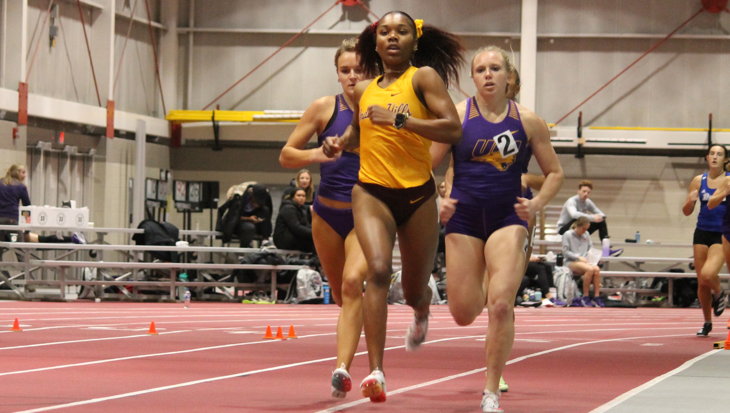 ANDERSON, SIMMONS EXCEL AT HOLIDAY INVITE